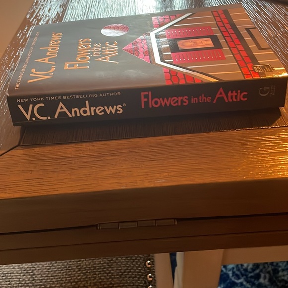 Flowers in the Attic by VC Andrew’s - Picture 5 of 5